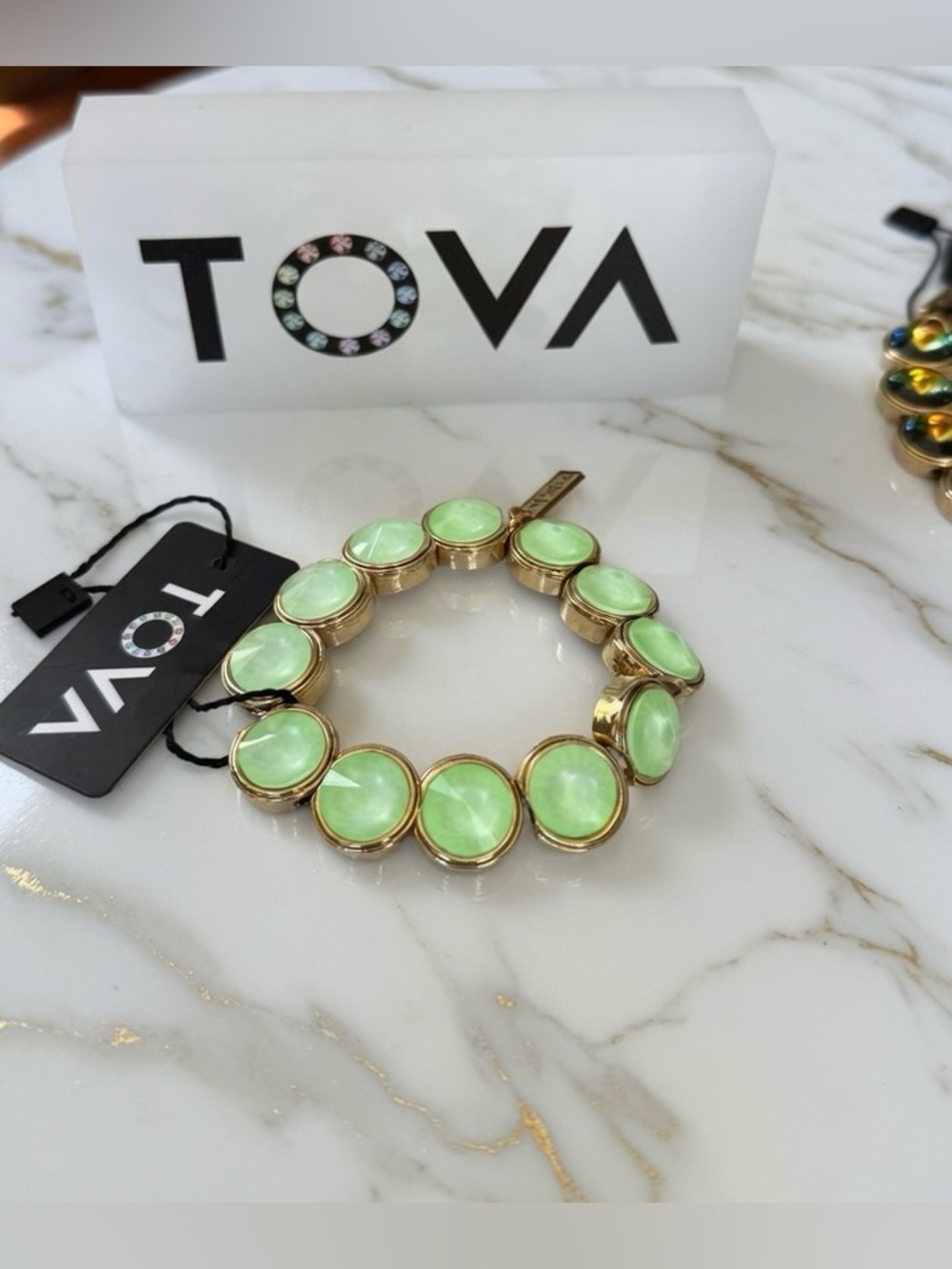 TOVA CROATIA stretchy in matte light green 
Gemstones